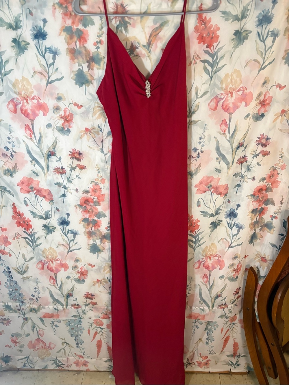 Vintage Elegant Red Spaghetti-Strap Evening Dress with Crystal Accent
